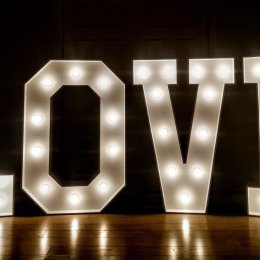 Świecący NAPIS LOVE na Twoją uroczystość! - Dekoracje świetlne