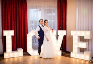 Napis LOVE podświetlany do wynajęcia