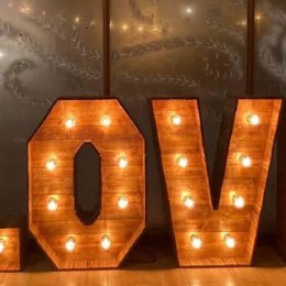 Napis LOVE - wesele rustykalne, boho, vintage lub pełne elegancji. - Dekoracje świetlne