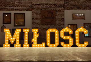 Napis LOVE MIŁOŚĆ do wynajęcia- wypożyczalnia dekoracji