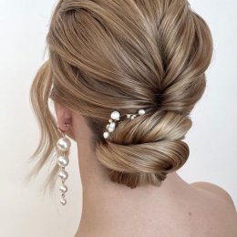 Monika Kłosek Fryzury i Makijaże Ślubne. Magia Fryzur - Fryzjer ślubny