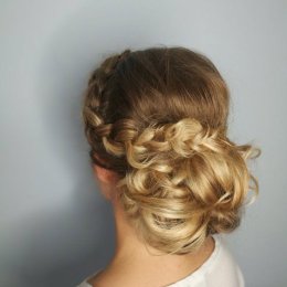 SOVA centrum piękna - Fryzjer ślubny