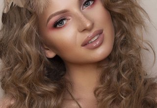 Sylwia Woszczek wizaż, stylizacja paznokci z możliwością dojazdu.