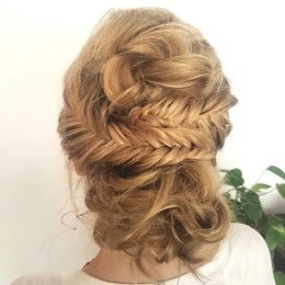 Karolina Stencel wizaż i stylizacja fryzur - Fryzjer ślubny