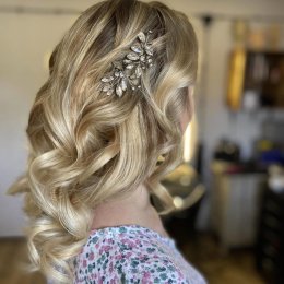 Fryzjer Ślubny / Pracownia Fryzur Justyna Miąc / Stylista - Makijaż ślubny