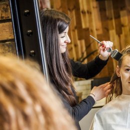 FRYZJER HOLISTIC HAIR&NAILS, BOCHNIA SALON URODY - Fryzjer ślubny