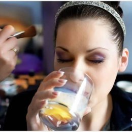 MAKIJAŻ, STYLIZACJA WŁOSÓW I PAZNOKCI Z DOJAZDEM - Makijaż ślubny