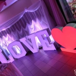 Napis LOVE Fantazja światłem - Dekoracje świetlne