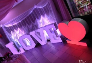 Napis LOVE Fantazja światłem