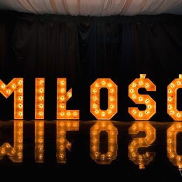 Napis MIŁOŚĆ - Dekoracje świetlne