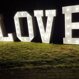 Napis LOVE - Mobilni Barmani - Dekoracje świetlne