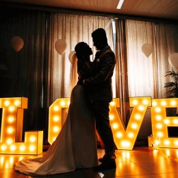 Napis LOVE Krzysztof Ptasznik - Dekoracje świetlne