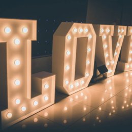 NAPIS LOVE   Duży  120 CM - Dekoracje świetlne