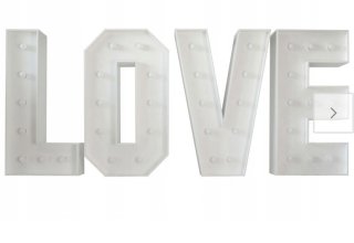 Biały napis love Paulina Szewczyk
