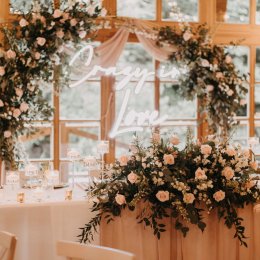 Kwiecisty Ślub - Dekoracje sali