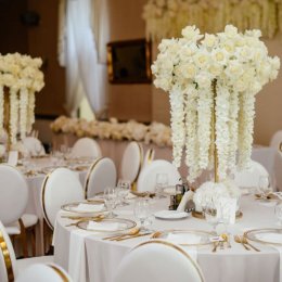 Wypożyczalnia mebli na Twój ślub - Dekoracje sali