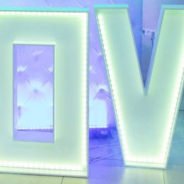 Napis LOVE rgb led wynajem - Dekoracje sali