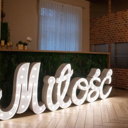 ✨ Żarówkowy napis "Miłość "✨ SerenityEvents zaprasza! - Dekoracje sali