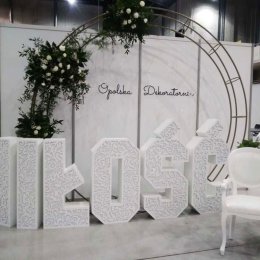 Wypożyczalnia dekoracji, klęcznik, meble ślubne, łuk, ślub w plenerze - Dekoracje sali