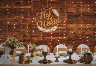 Dekoracja sali,kościoła dekoracja światłem, napis love, bukiet