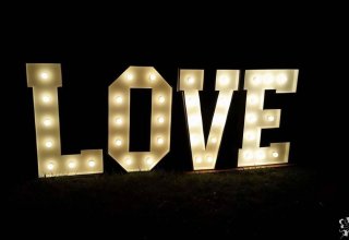 Podświetlany napis LOVE - dekoracja weselna