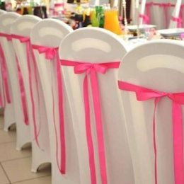 EWA  Pokrowiec na krzesło bankietowe kolor biały , kokardy - Dekoracje sali