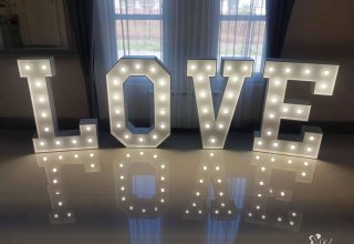 Świecący ledowy napis LOVE 130cm
