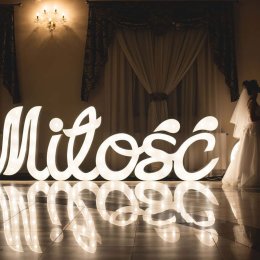 Napis Miłość , Podświetlane serce , Ciężki Dym ( taniec w chmurach ) - Dekoracje sali