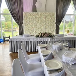 Ścianka kwiatowa Tylko wynajem - Dekoracje sali