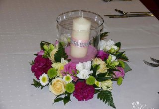 Dekoracje sal, kościołów, wynajem limuzyny.