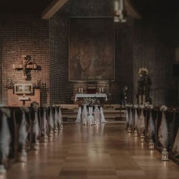 Dekoracja Kościołów -Ślubów w plenerze -Florystyka ślubna - Napis LOVE - Dekoracje sali