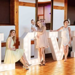 Atrakcje / Napis Love / Pudło Balony / Ciężki Dym / Fotobudka/ Bar - Dekoracje sali