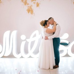 Ciężki dym , napisy led , fajerwerki podtalerze , inicjały ! - Dekoracje sali