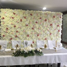 Ścianka kwiatowa, ścianka pikowana/glamour, koło zabawy - Dekoracje sali