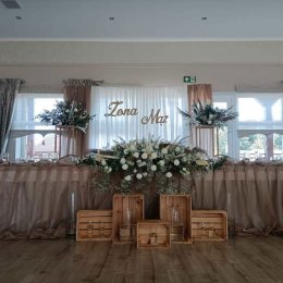 Kwiaciarnia Fantazja - oprawa florystyczna uroczystości - Dekoracje sali