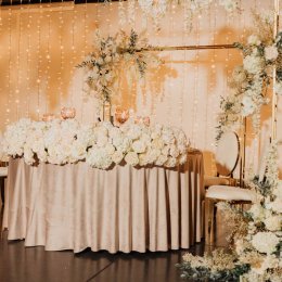 Kompleksowa Dekoracja Okolicznościowa/Ciężki dym+ Iskry/Fotolustro - Dekoracje sali