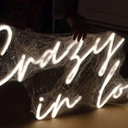 CRAZY IN LOVE - neon, napis świetlny, led, ścianka - wynajem - Dekoracje sali
