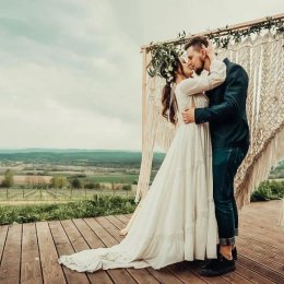 Z Makramą w tle 🤍 napis ledowy Better Together - Dekoracje sali