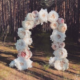 ŁUK Z PIWONI - Dekoracje sali