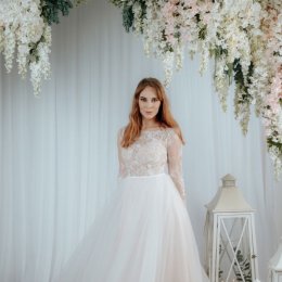 Ścianka kwiatowa I Tło za Parą Młodą - Dekoracje sali