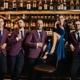 Royal Cover - Oprawa muzyczna