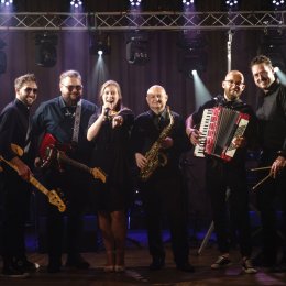 Six Band 100% na żywo - Oprawa muzyczna