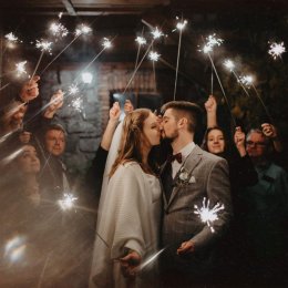 Reportaże pełne emocji, wzruszeń i dzikości. Naturalne sesje zdjęciowe - Fotograf ślubny