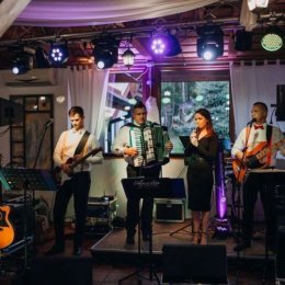 ASCOLTA ZESPÓŁ MUZYCZNY, wodzirej, ciężki dym, DJ, oświetlenie - DJ na wesele