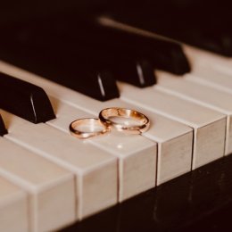 Michał Grabowski -pianino i śpiew na ślub . - Oprawa muzyczna