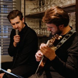 B Ł O G O - Męski wokal - Oprawa muzyczna