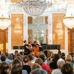 Wiolonczelista Jan Łomozik - Oprawa muzyczna