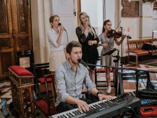 Zespół Zaplątani. - profesjonalne trio - 3 x wokal + piano/organy