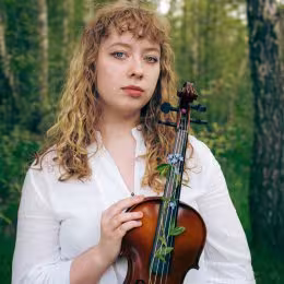 Skrzypce - Sara Majkowska - Oprawa muzyczna