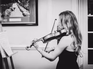 Aleksandra Zwierz - skrzypaczka weselna 